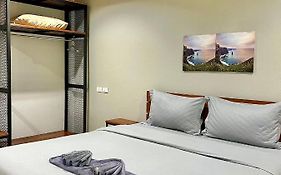 The Gun Hotel Premium